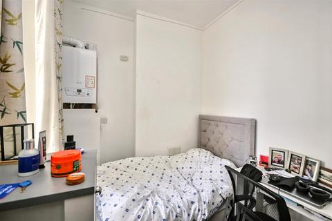 Flat 2, 36 Ceylon Place, Eastbourne, BN21 3JF