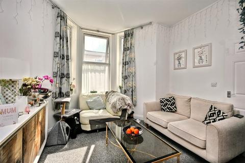 Flat 2, 36 Ceylon Place, Eastbourne, BN21 3JF