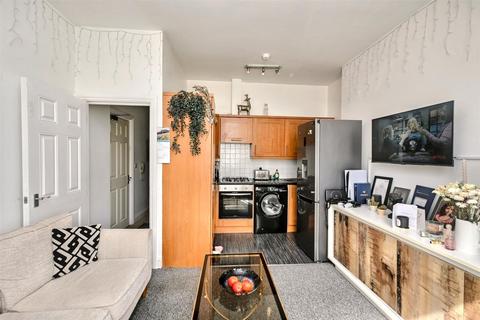 Flat 2, 36 Ceylon Place, Eastbourne, BN21 3JF