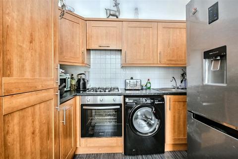 Flat 2, 36 Ceylon Place, Eastbourne, BN21 3JF