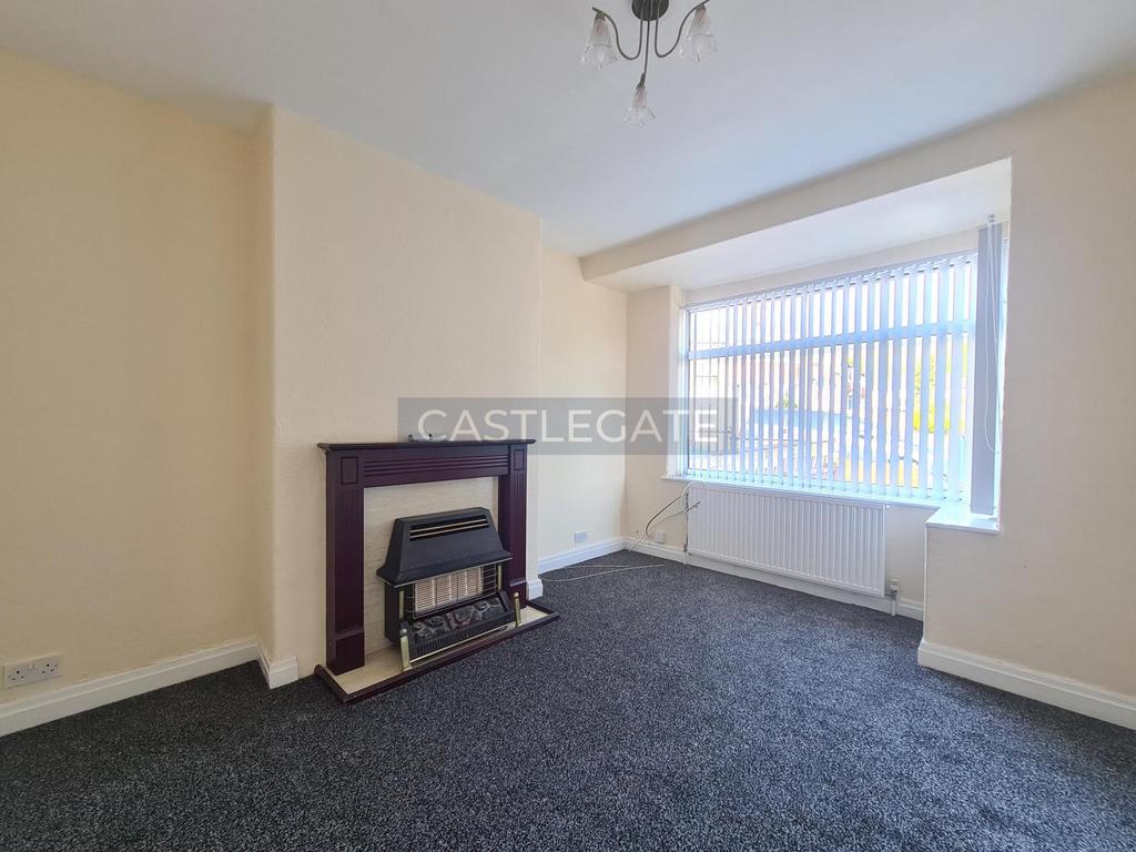 9 York Avenue, Fartown, Huddersfield, HD2 2 QX (2)