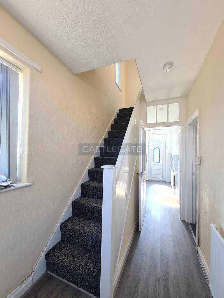 9 York Avenue, Fartown, Huddersfield, HD2 2 QX (6)