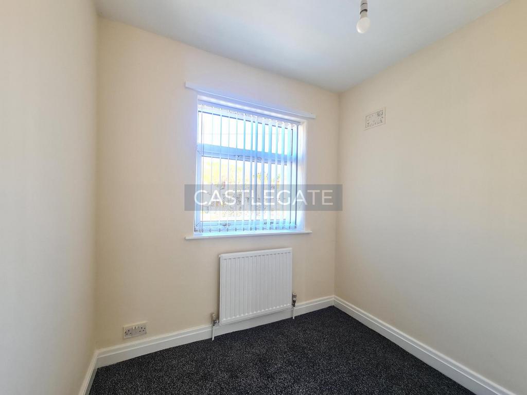 9 York Avenue, Fartown, Huddersfield, HD2 2 QX (10)