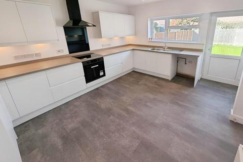 3 bedroom house to rent, Elms Close, Solihull B91 2ND