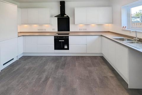 3 bedroom house to rent, Elms Close, Solihull B91 2ND