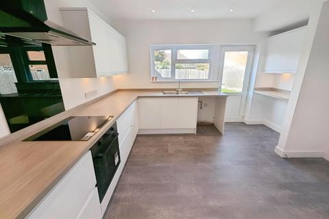 3 bedroom house to rent, Elms Close, Solihull B91 2ND