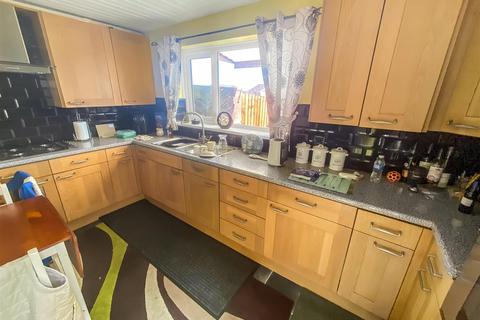 2 bedroom semi-detached house for sale, Farnham Close, Woodham