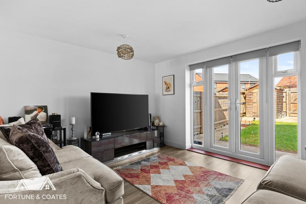 Maytree Crescent 6.jpg