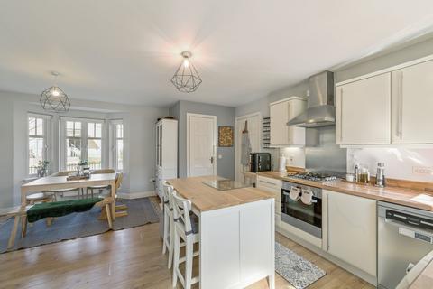 2 Brown Crescent, Bathgate, EH48 2XF