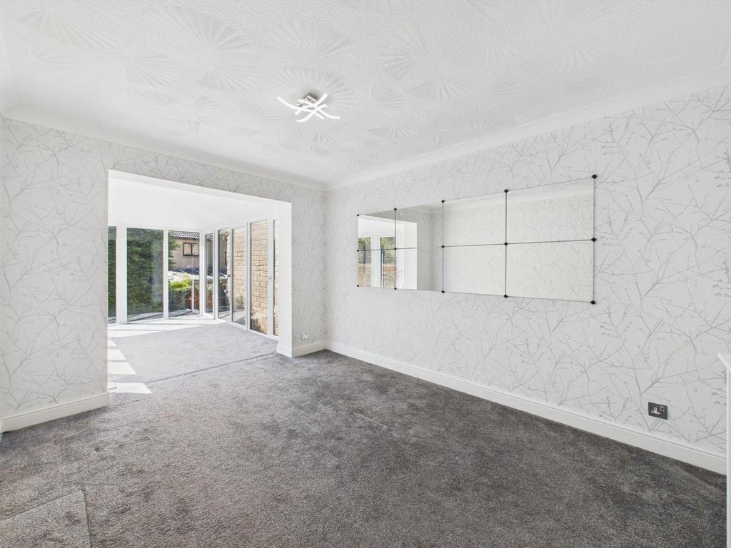 Open plan dining to conservatory