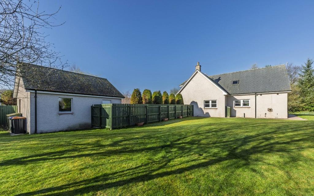 Garden/Garage Aspect