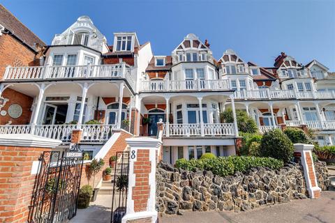 3 bedroom flat for sale, The Leas, Westcliff-On-Sea SS0