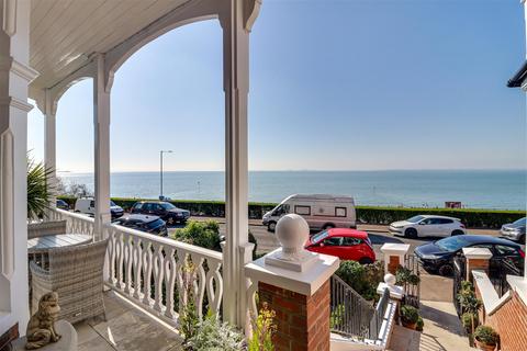 3 bedroom flat for sale, The Leas, Westcliff-On-Sea SS0