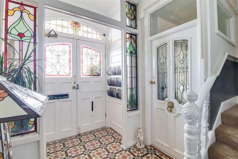 3 bedroom flat for sale, The Leas, Westcliff-On-Sea SS0