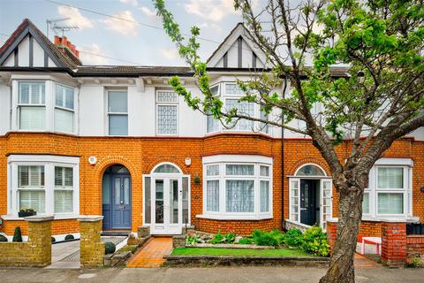 35 Waverley Road, London, E18 1HU