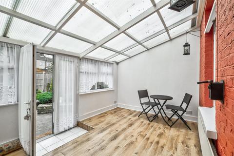 35 Waverley Road, London, E18 1HU