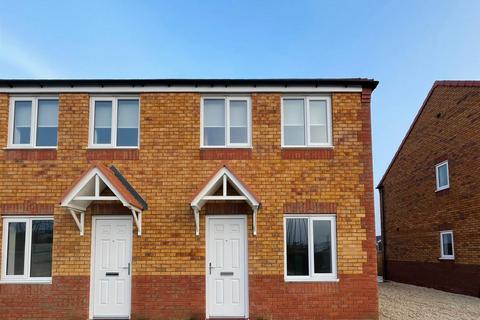 3 bedroom semi-detached house to rent, Sidings Road, Grimsby