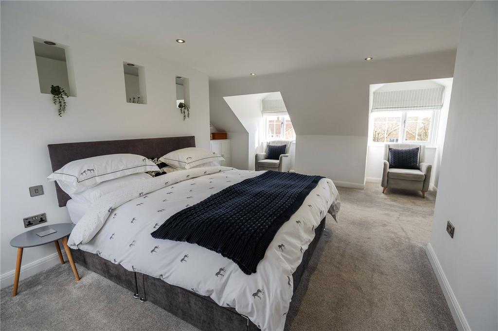 Main Bedroom (2)