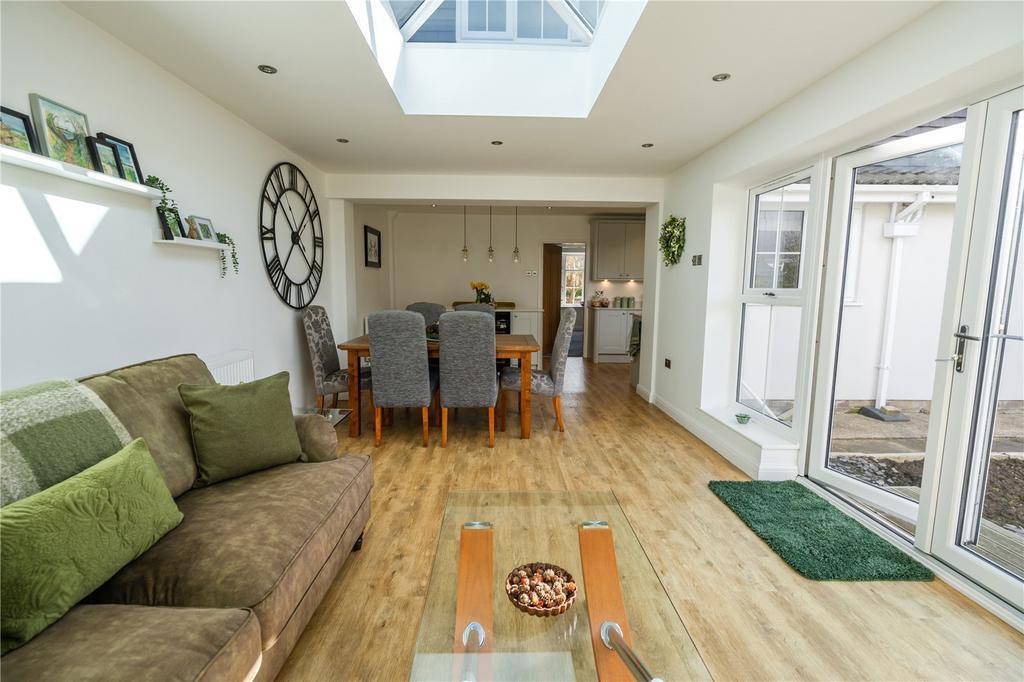 Sitting/Dining Area