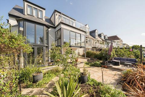 8 Riverside, Sunbury-on-thames, TW16 5PW
