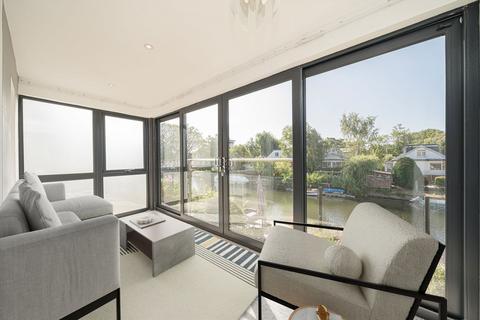 8 Riverside, Sunbury-on-thames, TW16 5PW