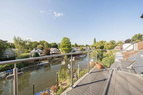 8 Riverside, Sunbury-on-thames, TW16 5PW