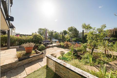 8 Riverside, Sunbury-on-thames, TW16 5PW