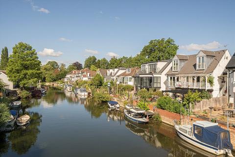 8 Riverside, Sunbury-on-thames, TW16 5PW
