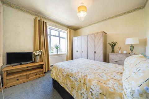3 bedroom flat for sale, Fieldview, London SW18