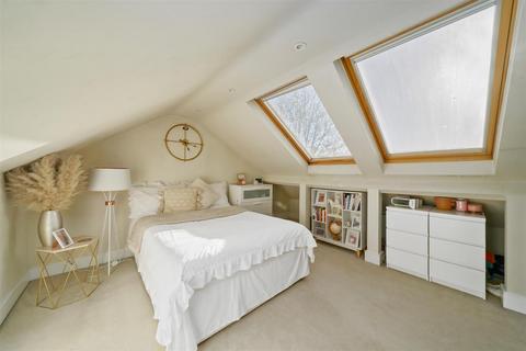 3 Tolverne Road, London, SW20 8RA