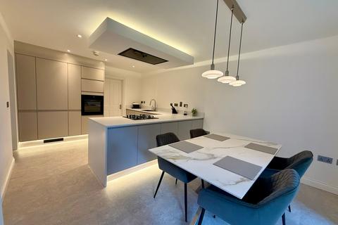 4 bedroom detached house for sale, De Buseli Close, Gedling, Nottingham
