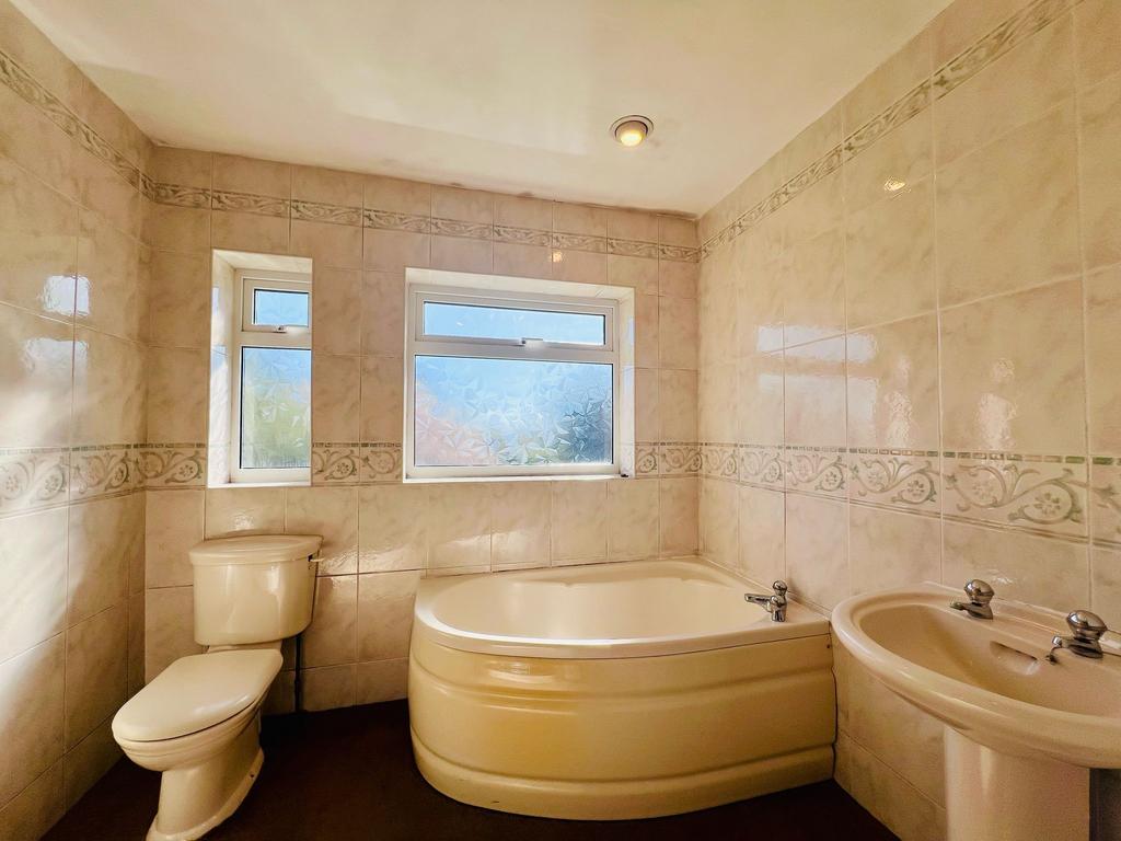 BATHROOM (3).jpeg
