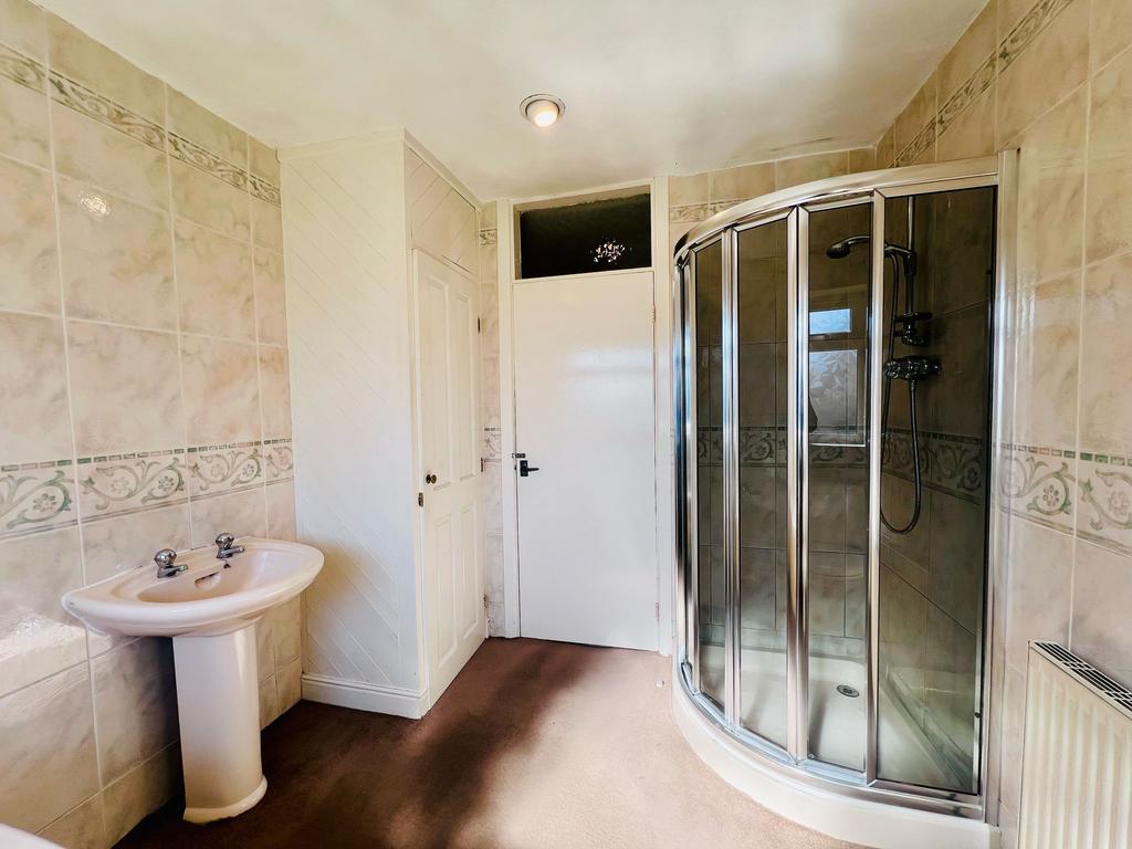 BATHROOM.jpeg
