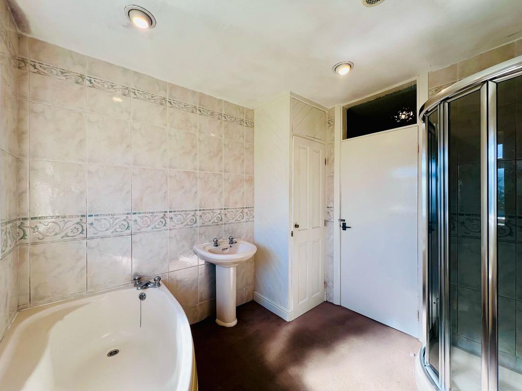 BATHROOM (2).jpeg