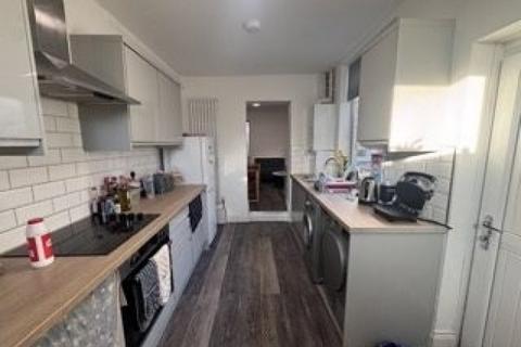4 bedroom house share to rent, High Street