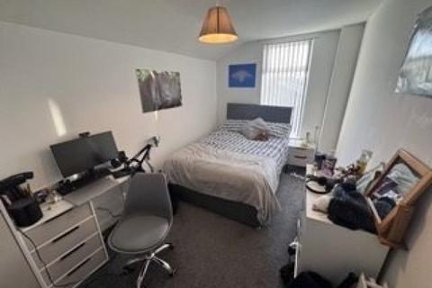 4 bedroom house share to rent, High Street