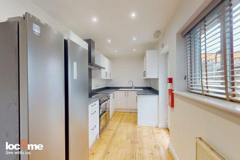 5 bedroom house share to rent, Mostyn Road