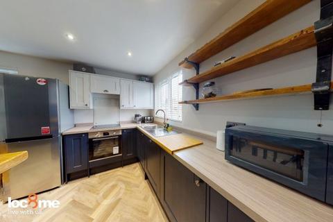 3 bedroom house share to rent, Carlyle Road