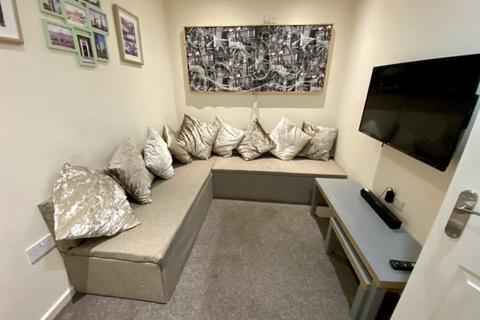 4 bedroom house share to rent, Minster Court