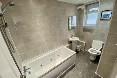 4 bedroom house share to rent, Minster Court