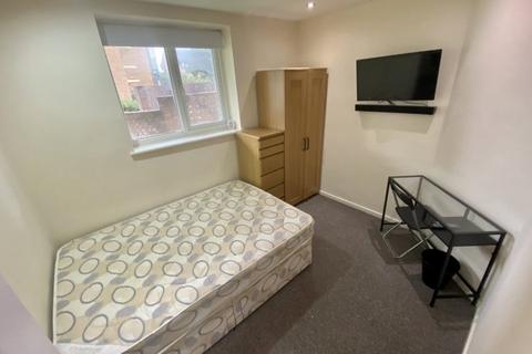 4 bedroom house share to rent, Minster Court