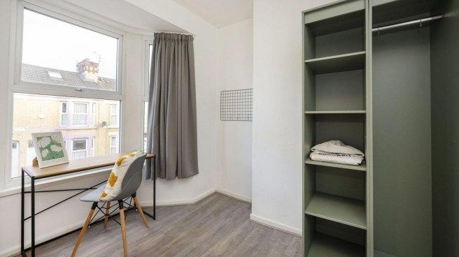 Connaught-road-l7-8rp-969785