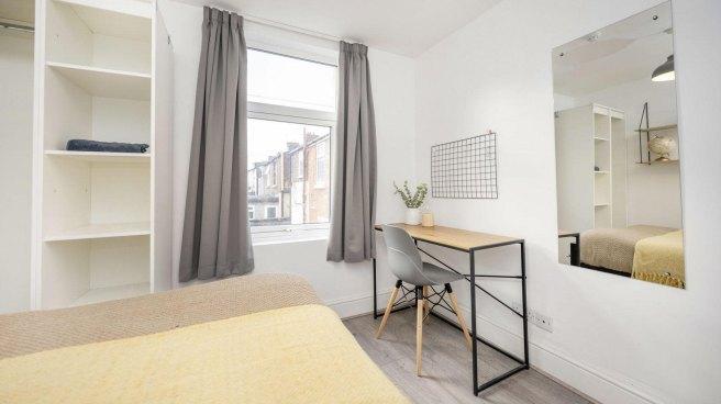 Connaught-road-l7-8rp-969787