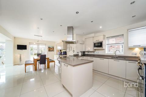 4 bedroom detached house for sale, Baddow Road, Chelmsford CM2