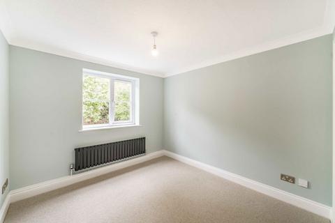 27 Catherine Drive, Richmond, TW9 2BX