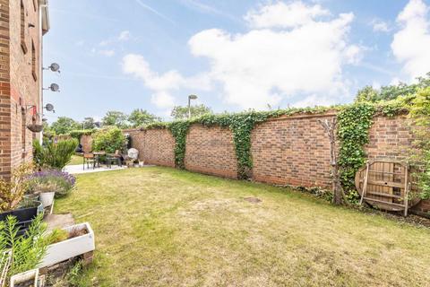 27 Catherine Drive, Richmond, TW9 2BX