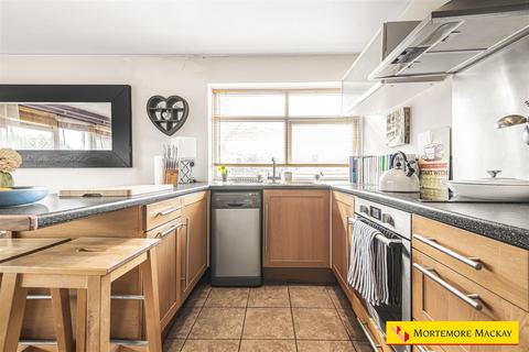 2 bedroom flat for sale, London Road, Enfield