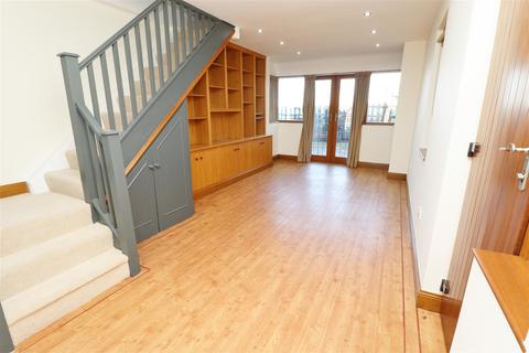 1 bedroom house to rent, Edgwarebury Lane, Elstree, Borehamwood