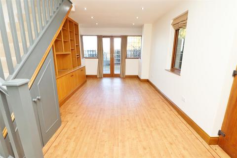1 bedroom house to rent, Edgwarebury Lane, Elstree, Borehamwood