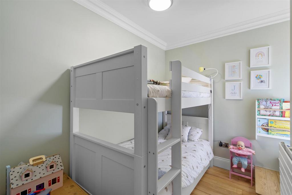 Bed 2.jpg